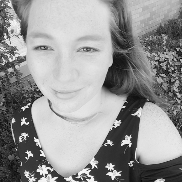 Meet your Posher, Lacey - Picture 3 of 5